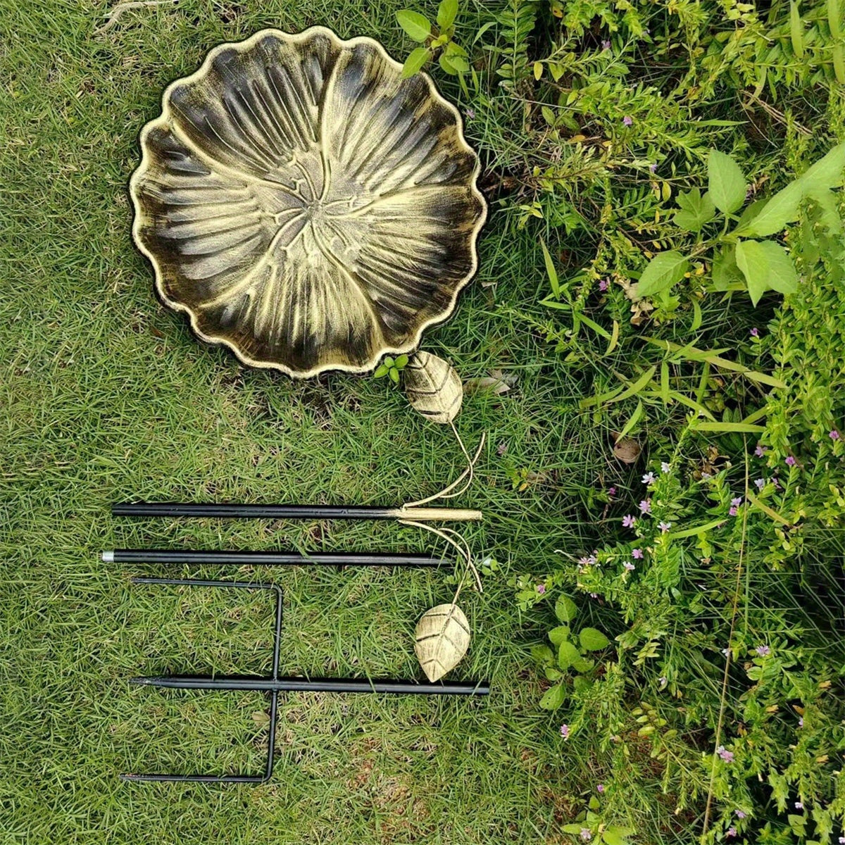 Bird Feeder and Bath Combo Lotus Leaf Shaped Birdbath Feeding Bowl with Stake for Garden, Yard Porch, Without Battery